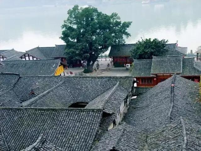 青瓦灰墻,,高瓴飛檐,處處消磨時(shí)光