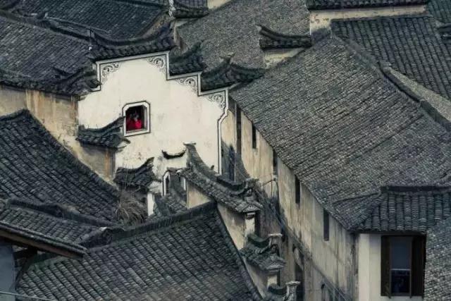青瓦灰墻,,高瓴飛檐,處處消磨時(shí)光
