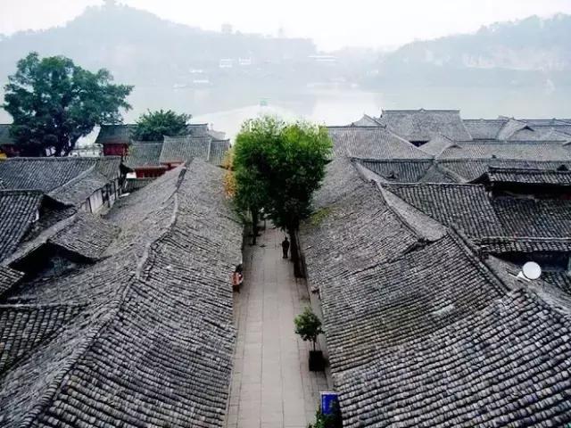 青瓦灰墻,,高瓴飛檐,,處處消磨時(shí)光