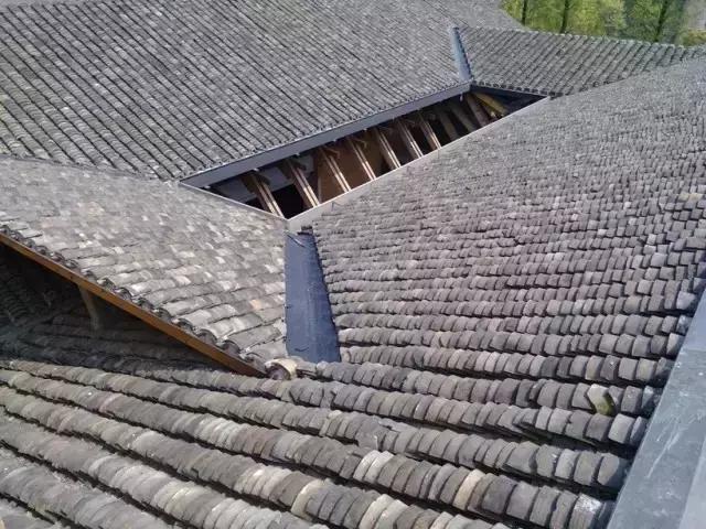 青瓦灰墻,,高瓴飛檐,處處消磨時(shí)光