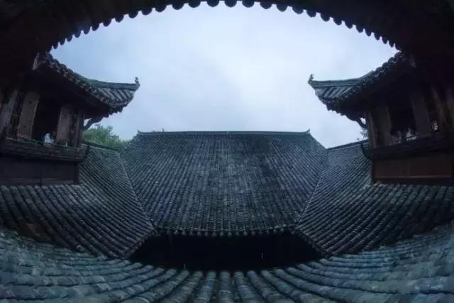 青瓦灰墻,,高瓴飛檐,處處消磨時(shí)光