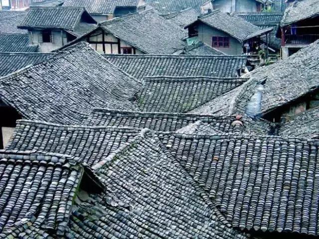 青瓦灰墻,,高瓴飛檐,,處處消磨時(shí)光