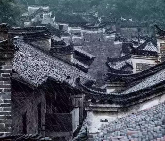 青瓦灰墻,,高瓴飛檐,,處處消磨時(shí)光