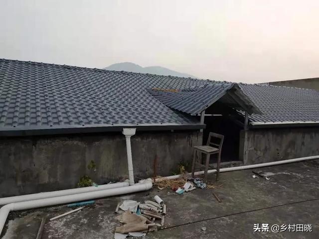 農(nóng)村自建房坡屋頂,，用琉璃瓦還是樹脂瓦？看看內(nèi)行人的經(jīng)驗分享