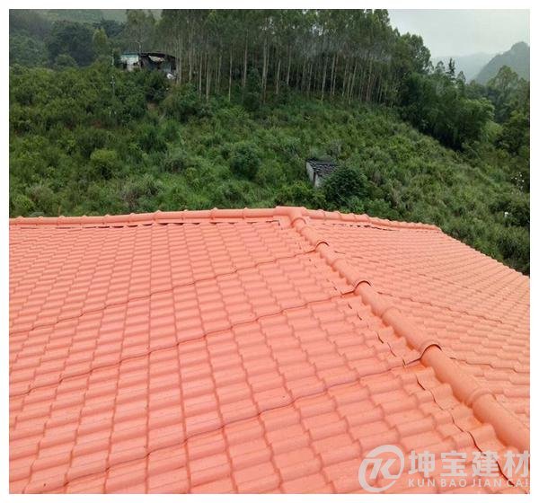 裝修屋頂選彩鋼瓦好還是合成樹(shù)脂瓦好,？選對(duì)了直接節(jié)省幾千元