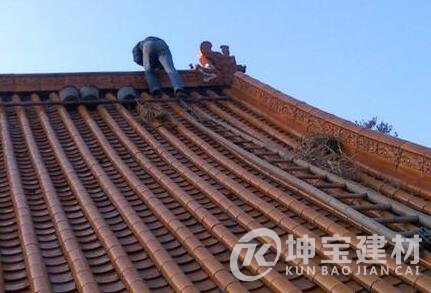 農村屋頂蓋琉璃瓦的坡度多少,？多少錢一塊？安裝步驟是什么,？