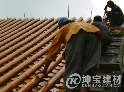 農村屋頂蓋琉璃瓦的坡度多少,？多少錢一塊？安裝步驟是什么,？